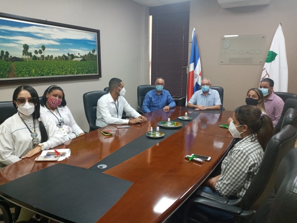 Comisión Ministerio Turismo realiza visita al INTABACO